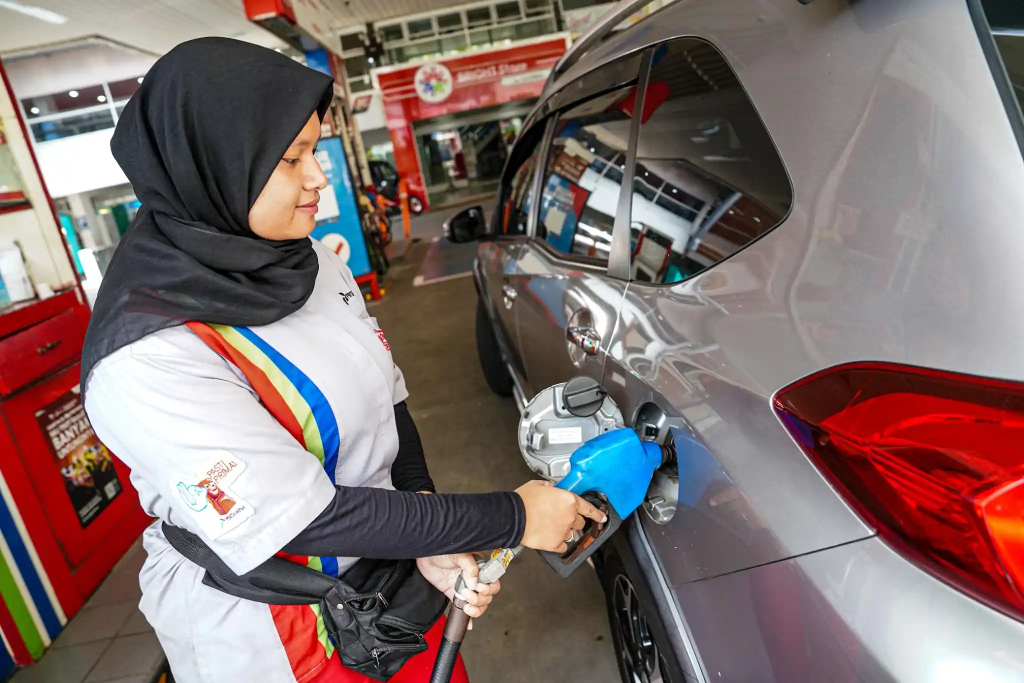 Ilustrasi: Pengisian BBM di salah satu SPBU. Foto: Pertamina.