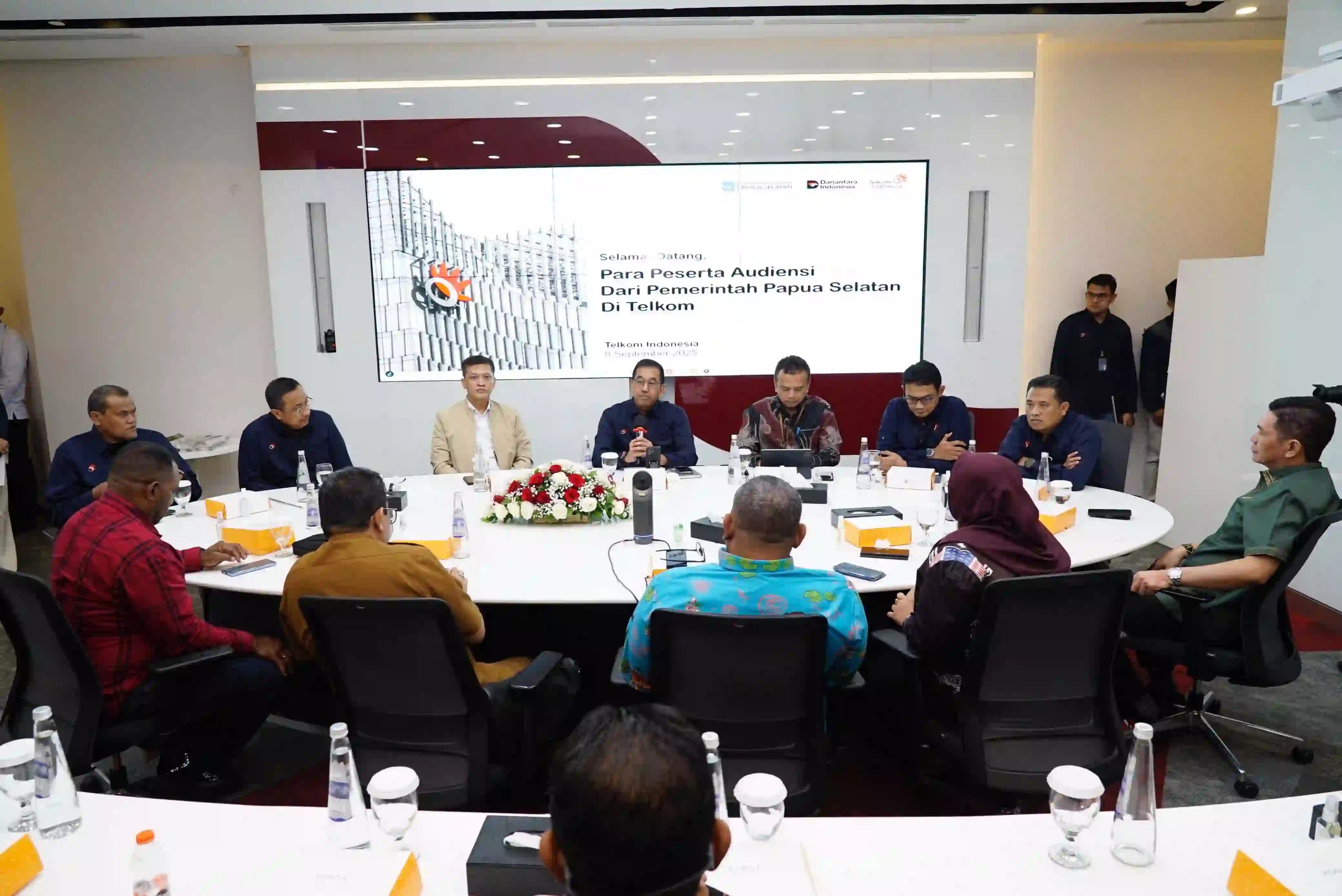  Telkom membentuk Crisis Management Team (CMT) yang bekerja lintas fungsi dan menjalin koordinasi intensif dengan berbagai pemangku kepentingan
