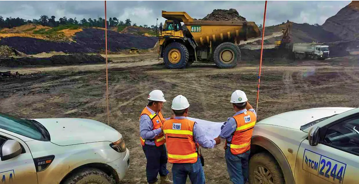 Para pekerja PT Indo Tambangraya Megah Tbk. Foto: Dok ITMG.