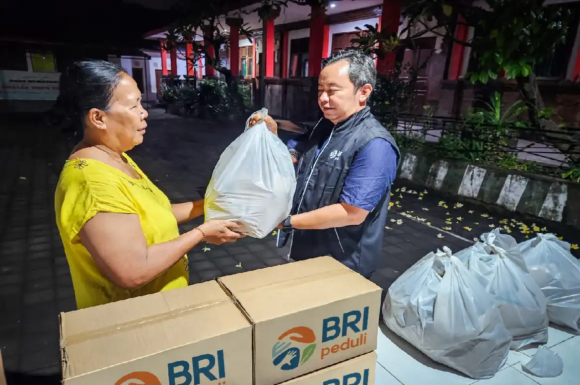 Bank BRI gelar program BRI Peduli demi bantu masyarakat terdampak banjir di Bali dan NTT.