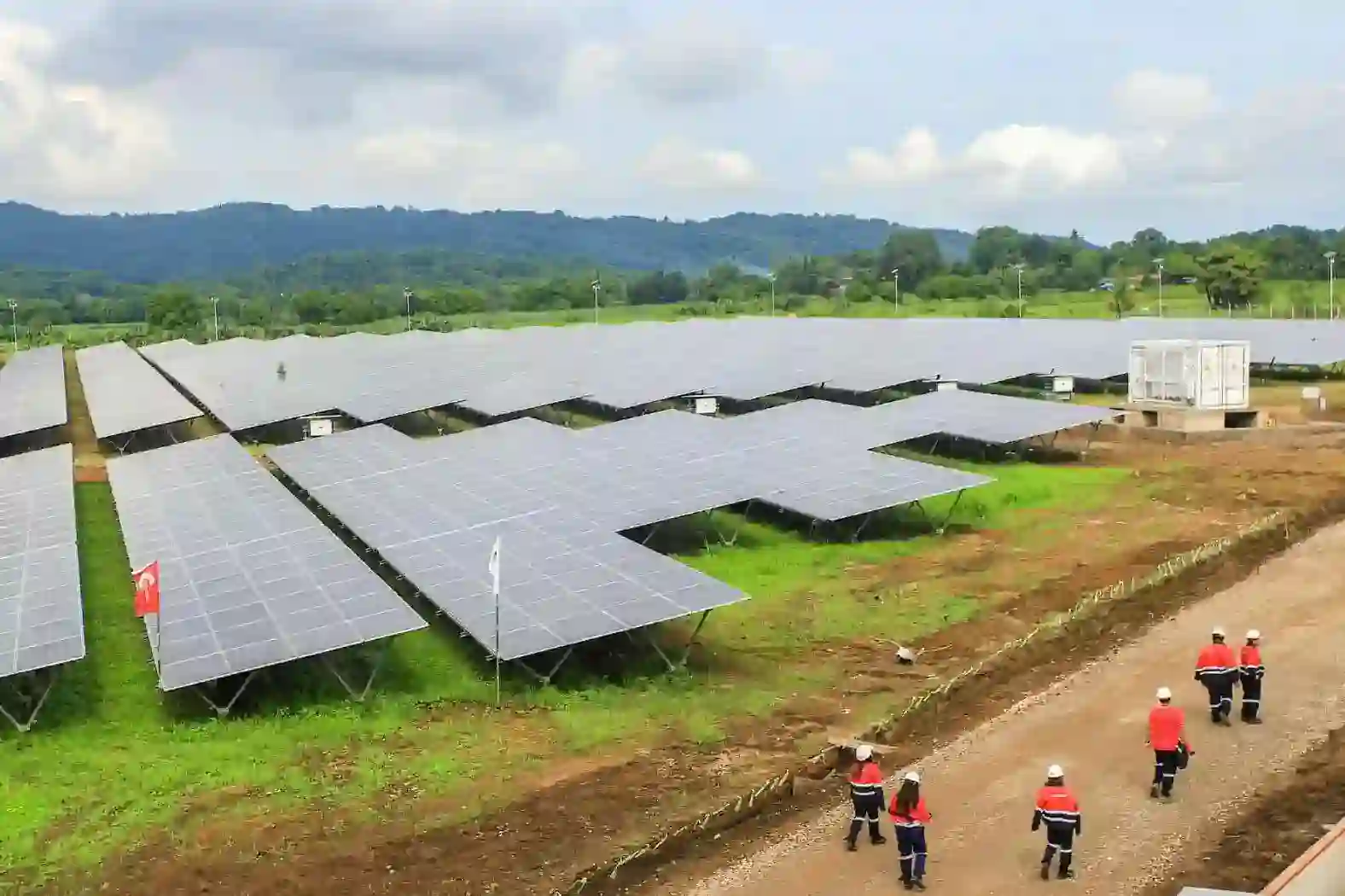 Filipina resmikan PLTS Baseload pertama, Pertamina NRE ikut berperan. Manfaatnya setara tanam 12 juta pohon. Foto: dok. Pertamina