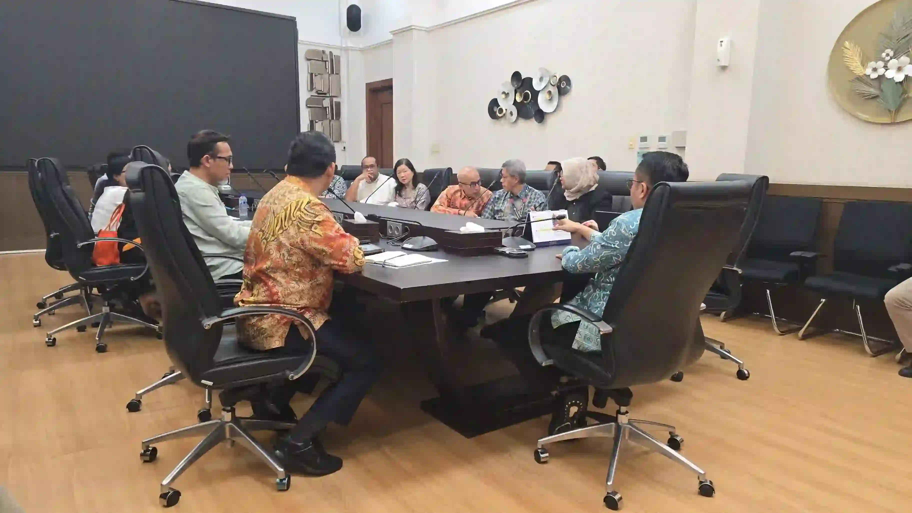 Pemerintah bersama Pertamina dan badan usaha migas swasta berkolaborasi demi memastikan pasokan BBM aman meski kuota impor 2024 habis. Foto: dok. Pertamina