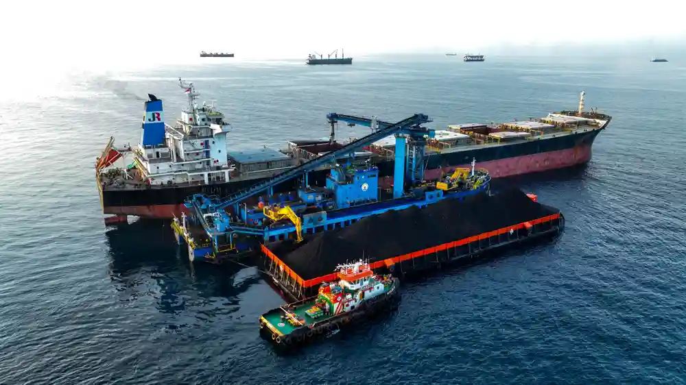 Kapal pengangkut batu bara milik PT Ancara Logistik Indonesia Tbk. Foto: Dok ALII.