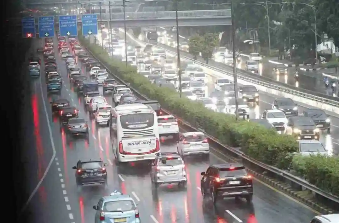 Ilustrasi suasana jalan tol di Jakarta. Foto: dok KabarBursa.com