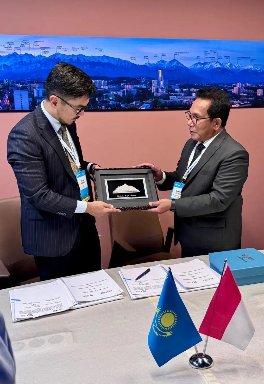 PT Kustodian Sentral Efek Indonesia (KSEI) menandatangani Nota Kesepahaman (MoU) bersama Kazakhstan Central Securities Depository (KCSD) pada 23 September 2025. Dok KSEI
