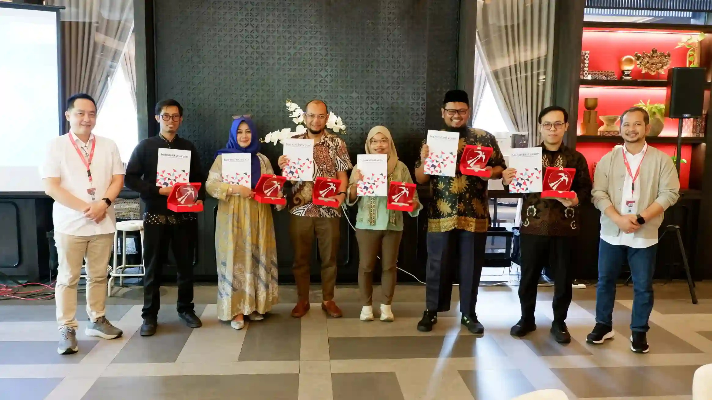 Hainantiket.com sukses layani ribuan jemaah umrah transit Haikou 2025, siap tambah destinasi halal-friendly dan ekspansi besar di 2026. Foto: dok. Hainantiket.com