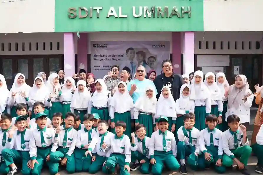 Lewat program Mandiri Peduli Sekolah, Bank Mandiri renovasi 27 sekolah di Indonesia, dukung generasi emas dengan peningkatan fasilitas belajar. Foto: dok. Bank Mandiri