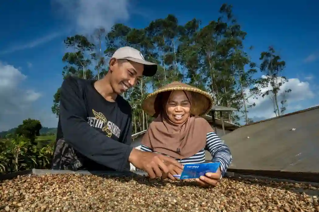 Program Desa BRILian hingga bantu UMKM berkembang, BRI raih penghargaan Pilar Sosial ESG 2025. Foto: dok. BRI