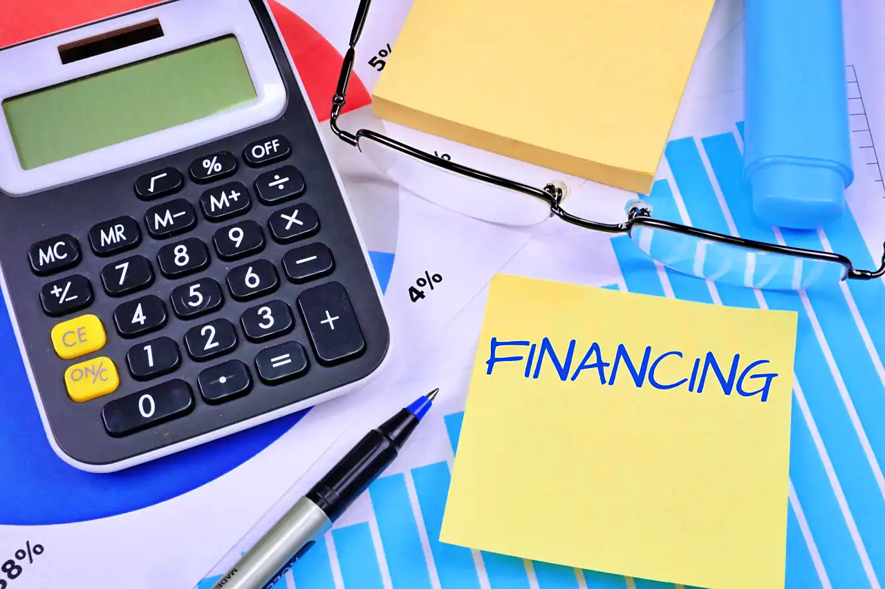 Tiga emiten pembiayaan (finance) PT BFI Finance Indonesia Tbk (BFIN), PT Adira Dinamika Multi Finance Tbk (ADMF), dan PT Clipan Finance Indonesia Tbk (CFIN) tam