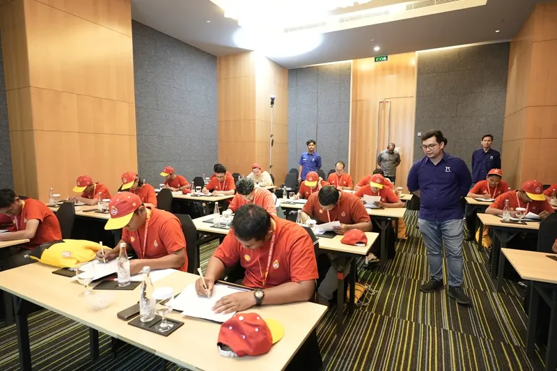 Ujian tertulis para mekanik di program Shell Master Mechanic 2025. Foto: dok Shell.