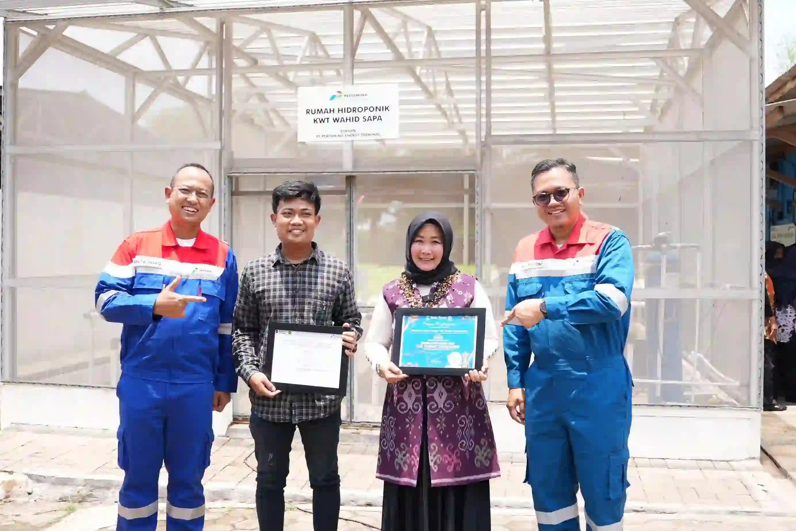 Pertamina hadirkan Desa Energi Berdikari di Lebak Gede, Banten, menggabungkan hidroponik dan PLTS. Bawa manfaat ekonomi ke masyarakat. Foto: dok. Pertamina