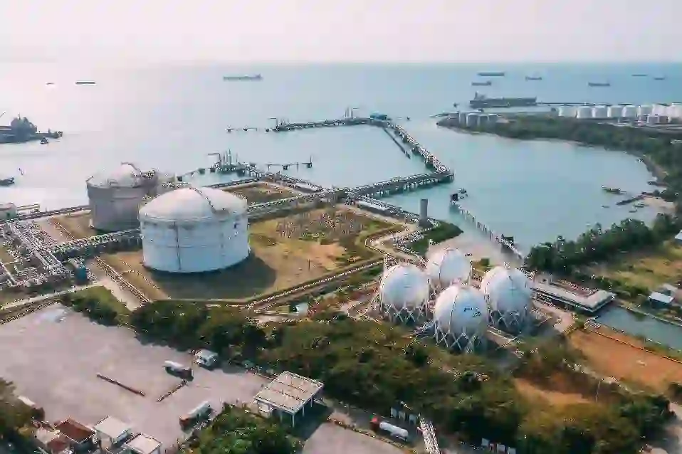 Terminal LPG Tanjung Sekong Pertamina menjadi penopang 40 persen kebutuhan LPG nasional dengan penerapan energi hijau hingga aspek berkelanjutan. Foto: dok. Pertamina