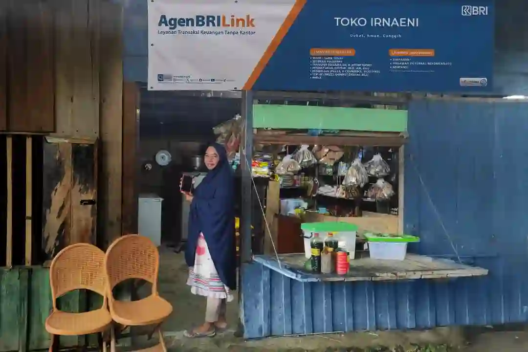 Kisah Irnaeni di Jayapura, AgenBRILink yang membuka akses keuangan dan memberdayakan warga kampung melalui layanan BRI. Foto: dok. BRI