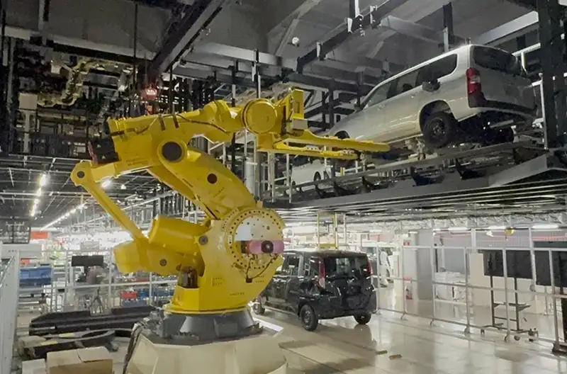 Proses Perakitan mobil di Kyoto Plant Daihatsu Jepang menggunakan teknologi Robotik terkini. Foto: dok Daihatsu