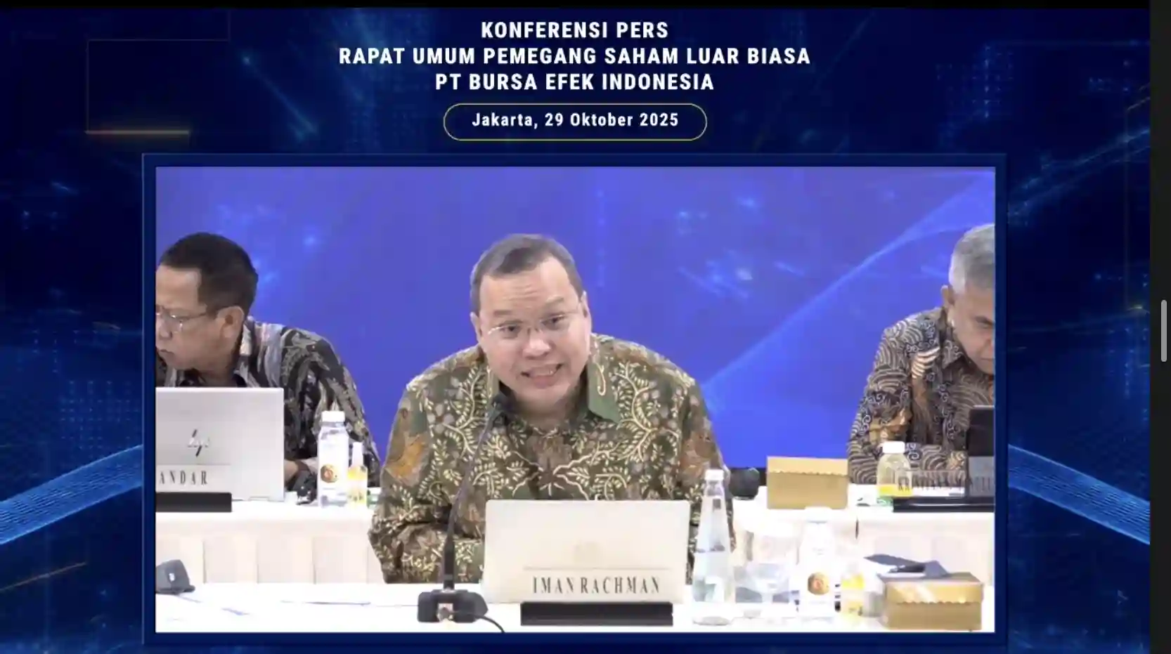  Tangkapan layar Direktur Utama Bursa Efek Indonesia, Iman Rachman saat konferensi pers RUPSLB secara daring pada Rabu, 29 Oktober 2025