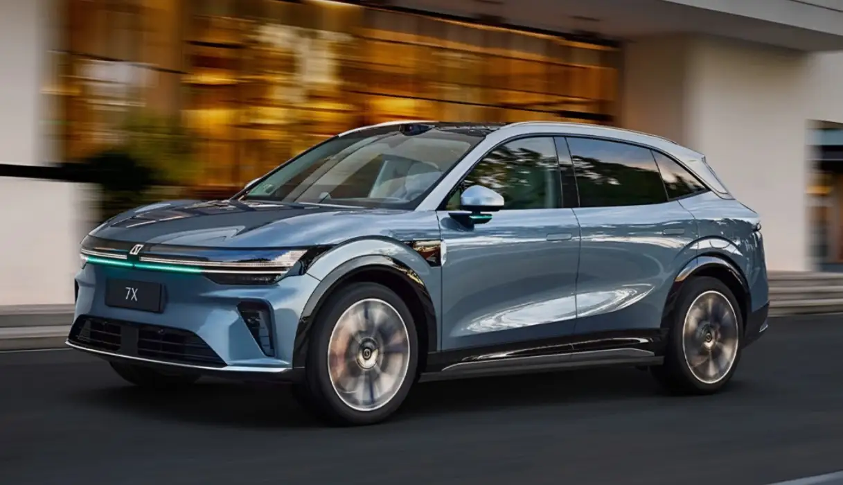 Zeekr 7X yang dapat diisi daya dari 10-80 persen dalam waktu 10 menit. Foto: carnewschina. 