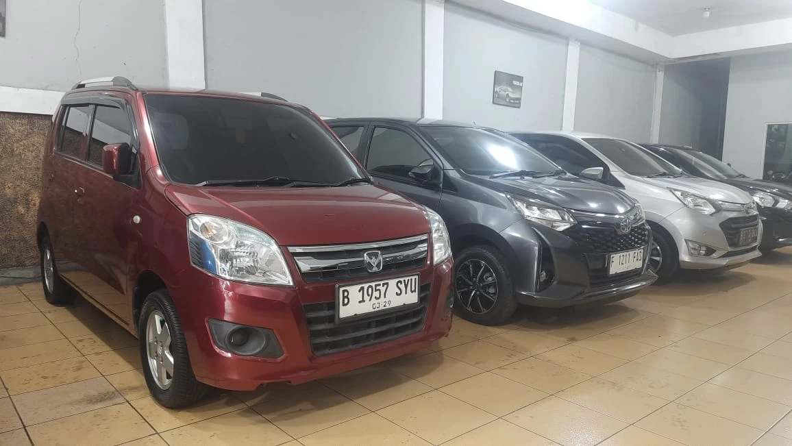 Pilihan mobil bekas harga di bawah Rp100 juta, dapat apa saja? Ini pilihannya. Foto: Harun/KabarBursa.com.