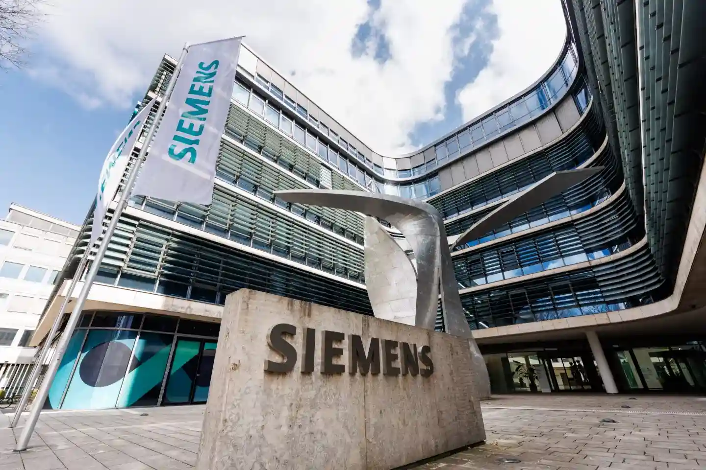 Siemens menjadi tekanan terbesar dalam buruknya performa bursa Eropa. Foto: Fortune.