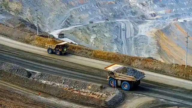 Aktivitas PT Amman Mineral Internasional Tbk. Foto: Dok AMMN.