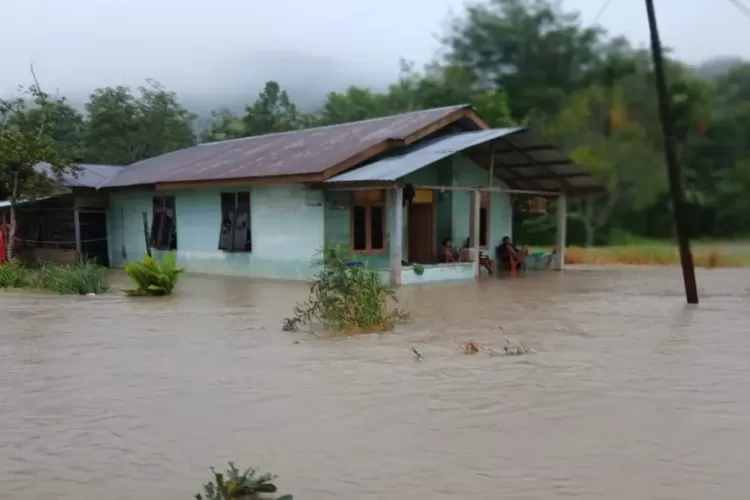 Tujuh kabupaten/kota terdampak bencana hidrometeorologi ini: Padang Pariaman, Agam, Kota Padang, Solok, Tanah Datar, Padang Panjang, dan Pasaman Barat.