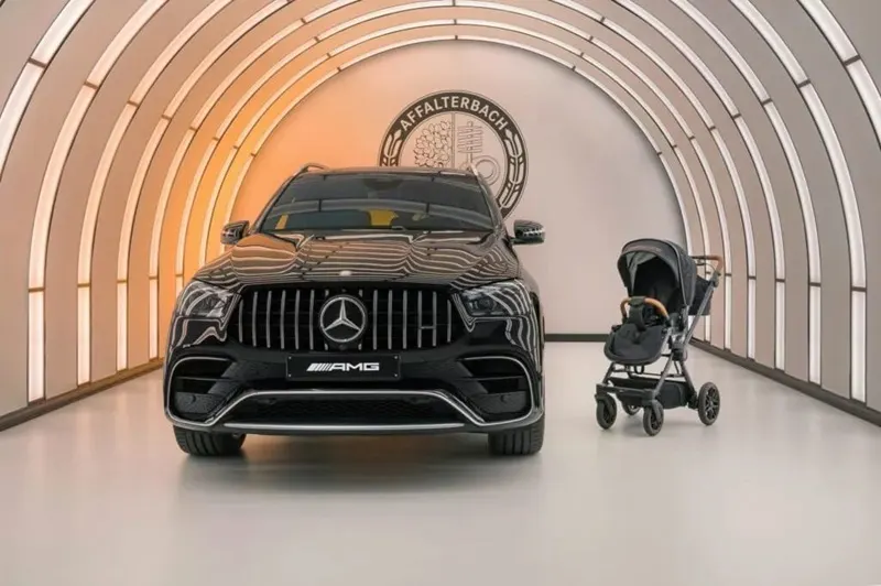 Stroller atau kereta bayi yang lebih mahal dibanding Toyota Avanza dan Xpander. Foto: Carscoops. 