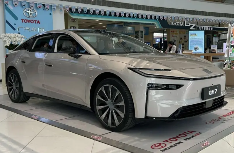 Mobil listrik baru Toyota bZ7 siap meluncur dengan sederet fitut canggih dan premium. Berikut bocoran spek dan harganya. Foto: CarNewsChina