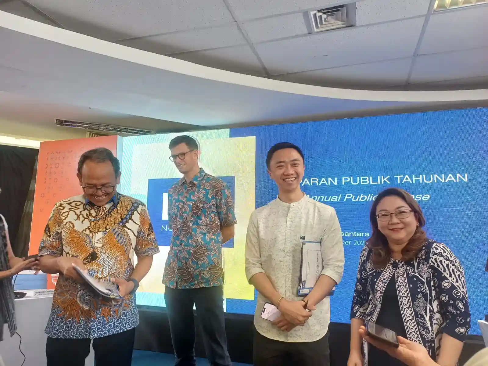 Jajaran direksi PT DFI Retail Nusantara Tbk atau dalam kode saham HERO dalam paparan publik di BSD, Tangerang pada Selasa, 9 Desember 2025. Foto: Desty Luthfiani/KabarBursa.com