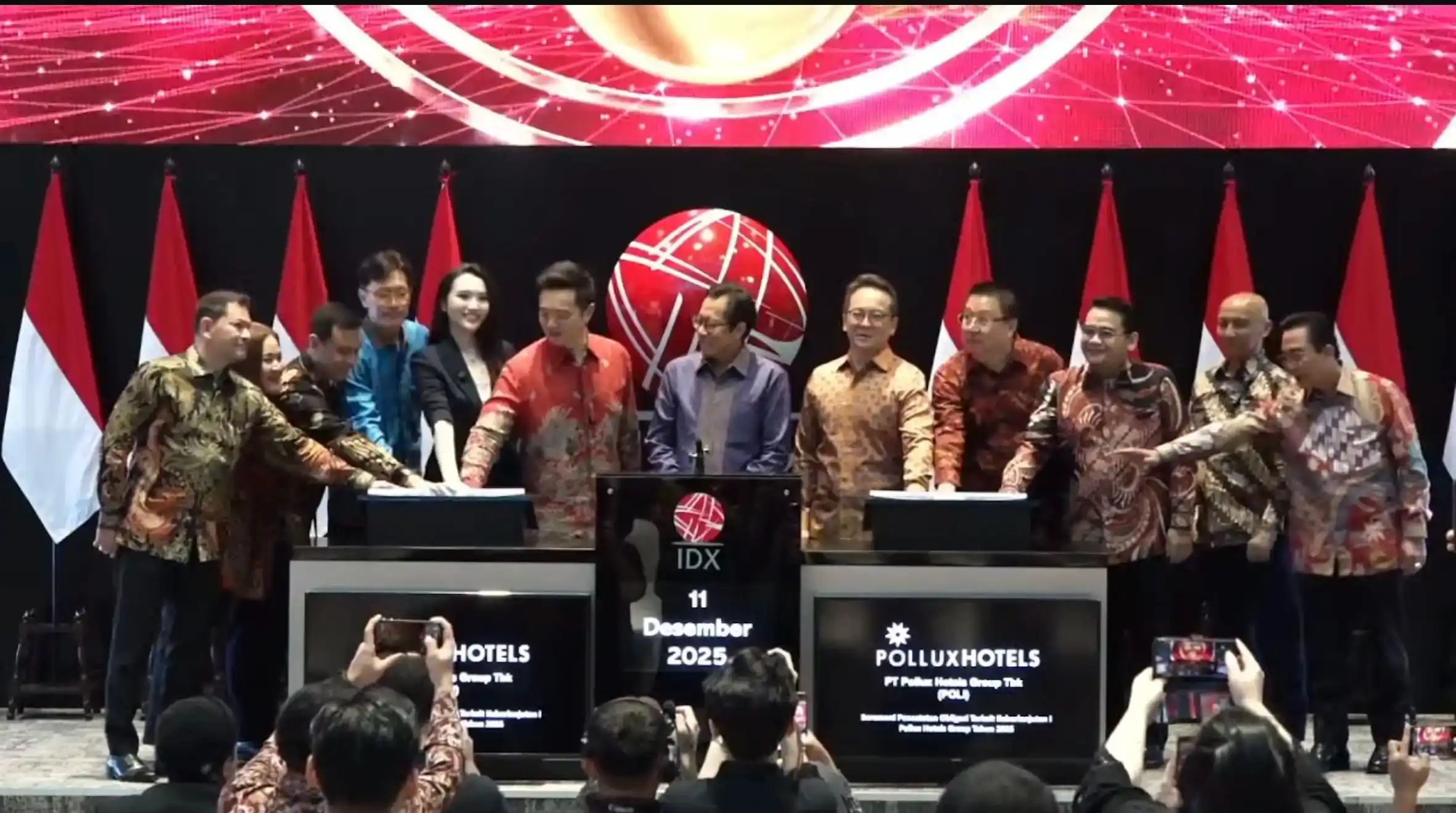 Jajaran direksi POLI dan BEI seremonial melakukan pencatatan obligasi di Main Hall BEI, Jakarta. (Foto: Tangkapan layar Youtube Bursa Efek Indonesia)