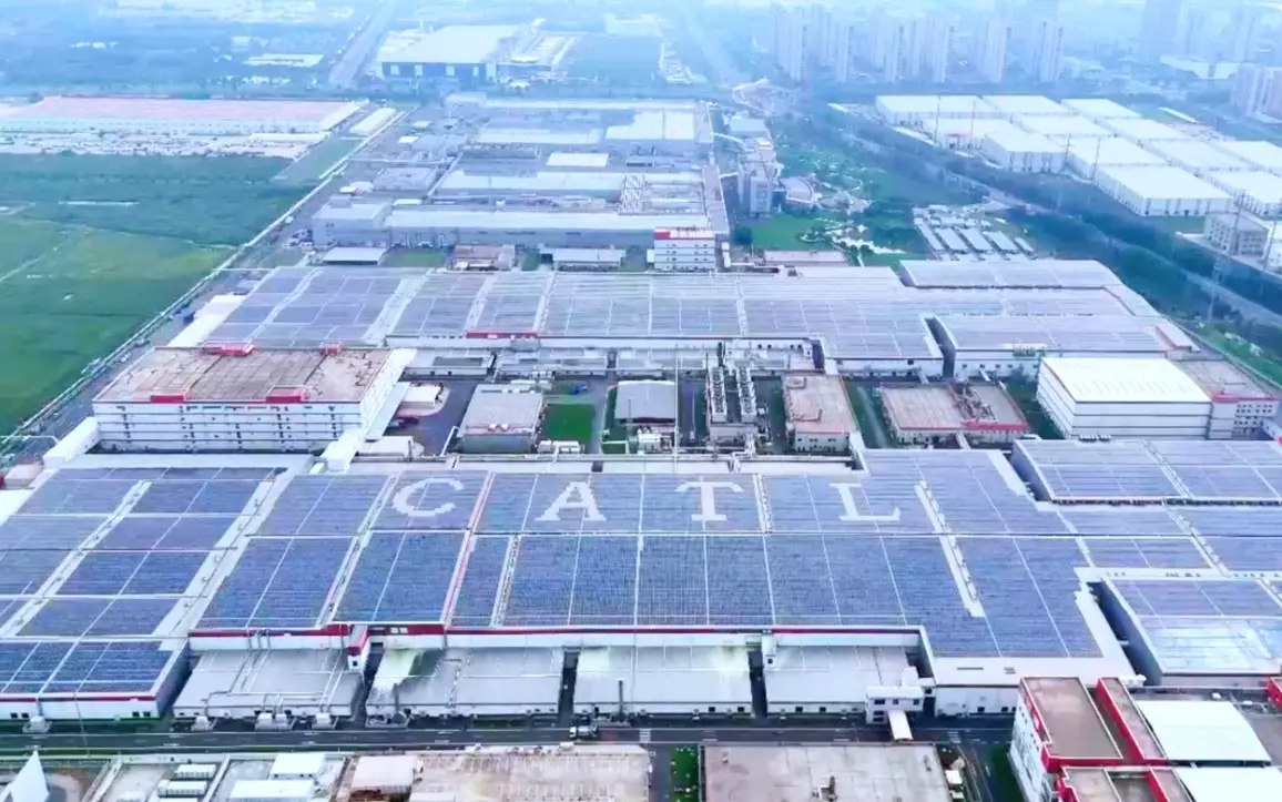 Salah satu pabrik baterai mobil listrik di China. Foto: carnews.