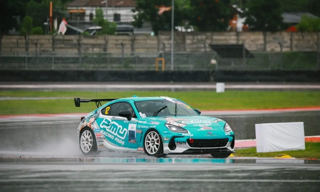Keseruan para pebalap beradu cepat di Sirkuit Mandalika pada ajang Subaru BRZ Super Series 2025. Foto: dok. Subaru Indonesia