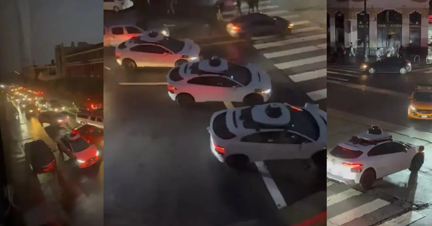 Robotaxi Waymo yang berhenti di lampu merah. Foto: carscoops.