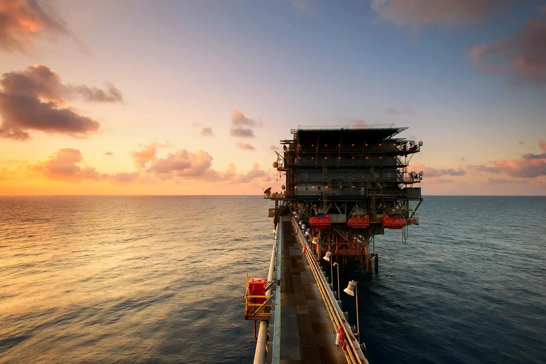 Ilustrasi: Fasilitas rig minyak (Foto: Pexels/Umar Affan)