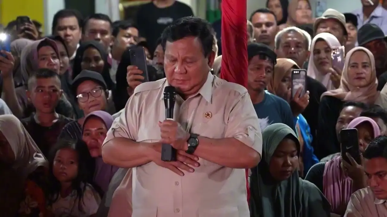 Presiden Prabowo Subianto meninjau lokasi bencana. Foto: Tangkapan Layar