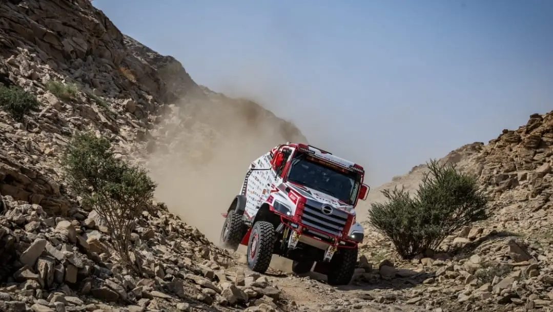 Truk Hino 600 turun di ajang Dakar Rally 2026. Teknologi reli siap dibawa ke produk massal. Foto: dok. Hino
