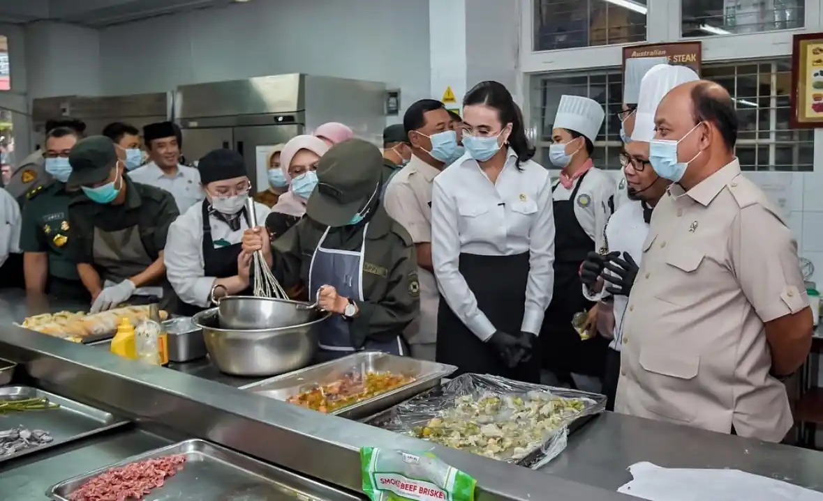 Menjelang MBG 2026, DPR dan BGN menekankan penguatan standar SPPG agar layanan gizi nasional berjalan aman dan berkualitas. Foto: IG @badangizinasional.ri