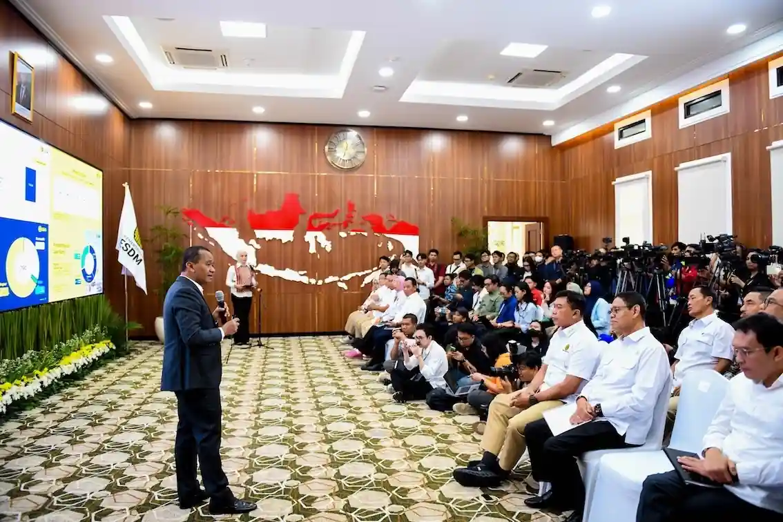 Realisasi mandatori B40 berhasil menekan impor solar 2025. Pemerintah menargetkan bebas impor 2026 lewat biodiesel B50 dan RDMP Balikpapan. Foto: Dok. Kementerian ESDM