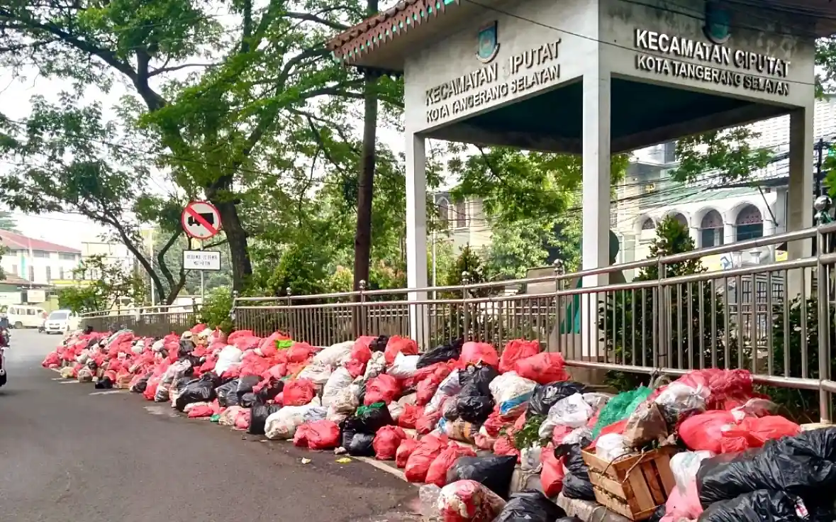 Proyek energi sampah Danantara menjanjikan listrik dan pengurangan emisi, namun menghadapi tantangan sosial, lingkungan, regulasi, dan teknologi. Foto: IG @jasa_teman_turing_