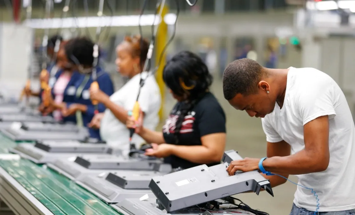 Perekrutan tenaga kerja AS melambat di akhir 2025 meski ekonomi tumbuh, memicu dilema kebijakan suku bunga The Fed dan perhatian pasar global. Foto: Dok. Brookings.edu