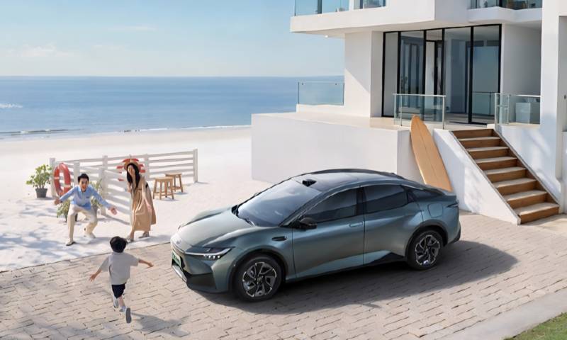 Mobil listrik baru Toyota bZ3 Smart Home Edition meluncur dengan harga mulai Rp260 jutaan. Fitur canggih, jarak tempuh hingga 616 km. Foto: FAW-Toyota