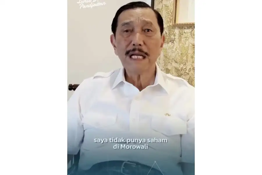 Luhut membantah tudingan punya saham Toba Pulp dan nikel Morowali. Ia menantang penuduh menunjukkan bukti dan menyebut isu ini soal dignity. Foto: Tangkapan layar IG @kabarbursacom