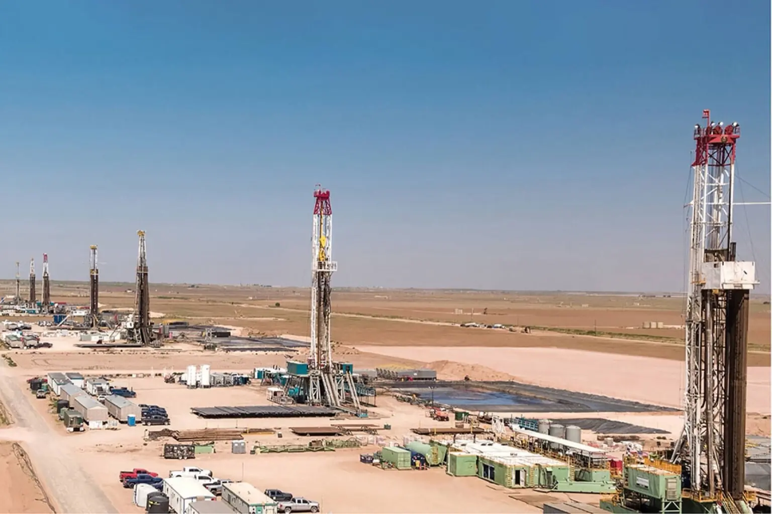 Deretan rig pengeboran ini membentuk apa yang dikenal sebagai pengembangan kubus di Cekungan Permian. Foto: Dok. ExxonMobil.