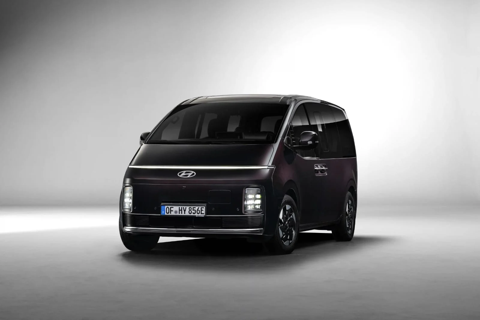 Mobil listrik baru Hyundai Staria Electric diluncurkan, siap saingi Toyota Alphard hingga Denza D9. Foto: dok. Hyundai