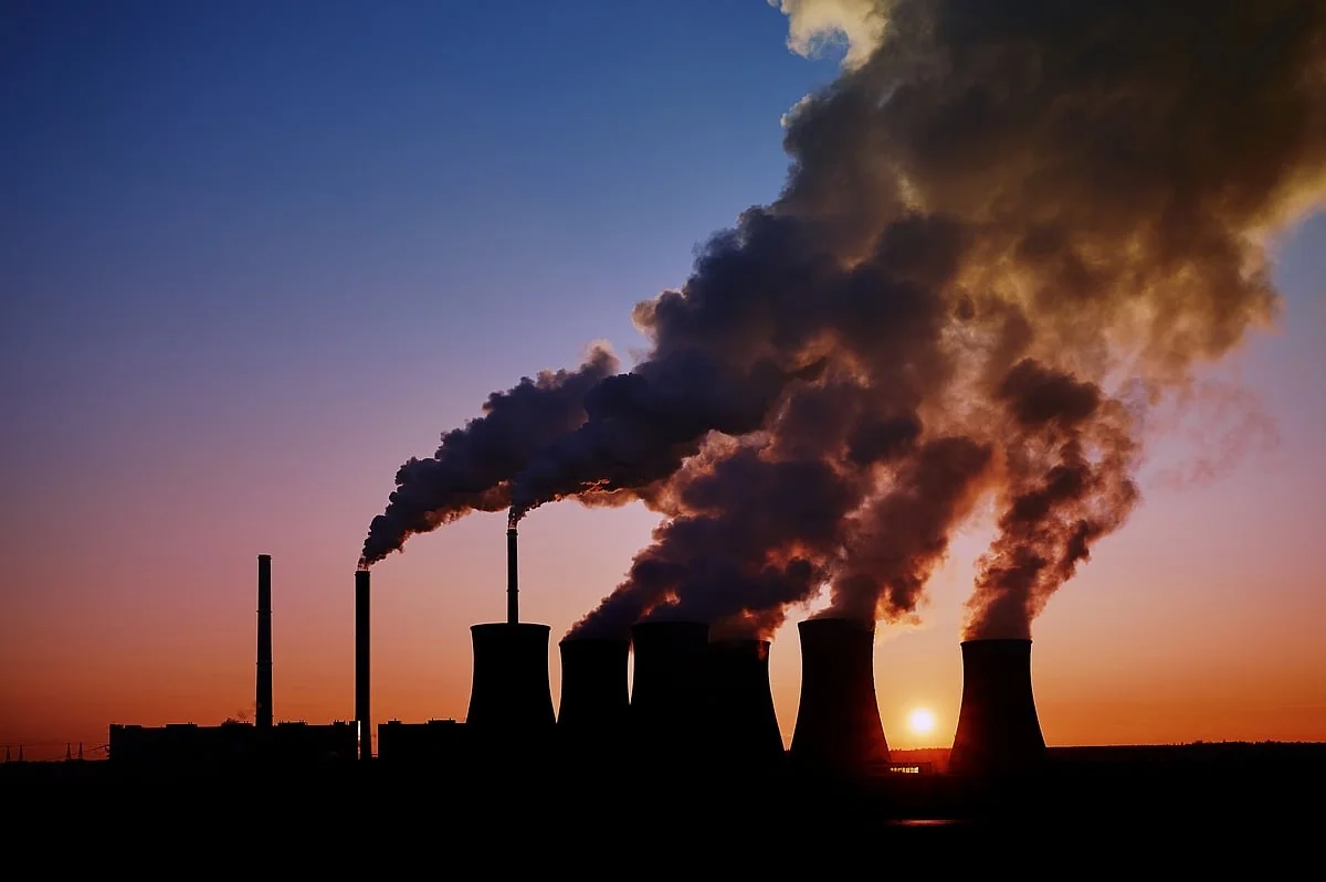 China dan India kompak menurunkan pembangkit batubara pada 2025 setelah setengah abad. Lonjakan energi bersih membuka peluang puncak emisi global. Foto: Down to Earth