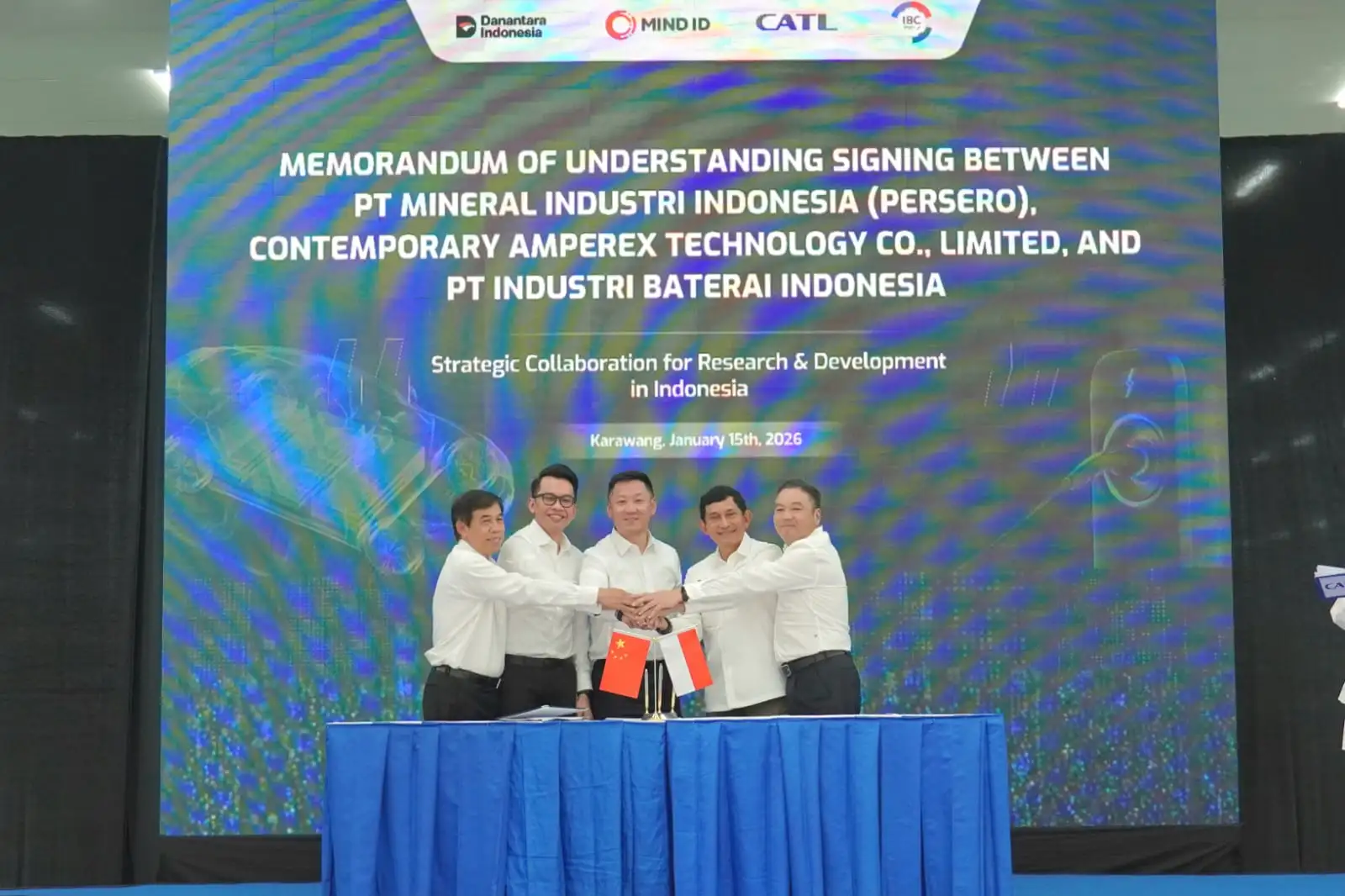 Penandatanganan Memorandum of Understanding antara PT Mineral Industri Indonesia (Persero), Contemporary Amperex Technology Co., Limited, dan PT Industri Baterai Indonesia. Dok. Mind ID