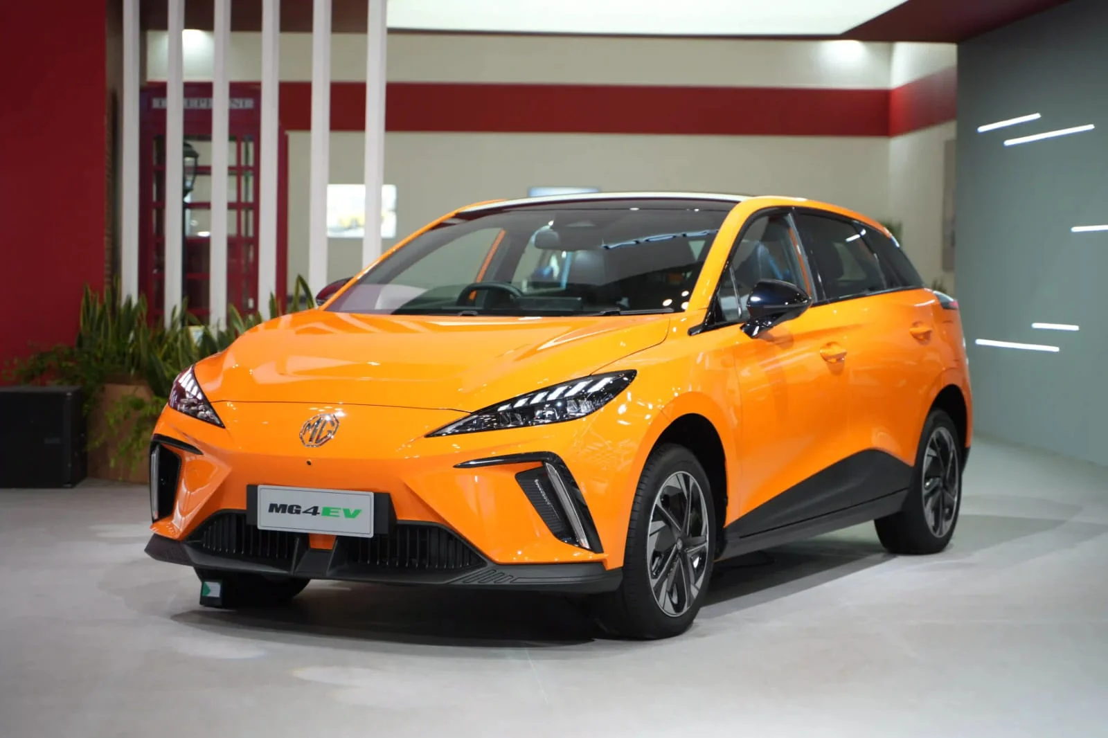 MG umbar promo hingga Rp100 jutaan untuk mobil listrik 4 EV dan ZS EV. Intip detail promonya. Foto: dok. MG