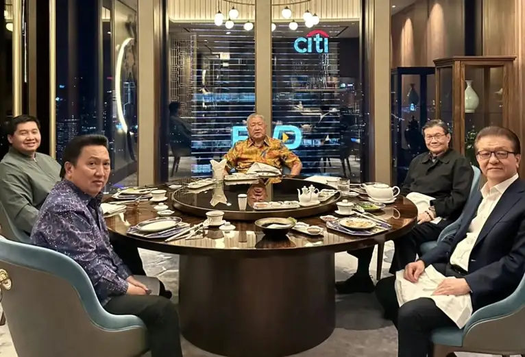 Ilustrasi: Skenario hipotesis di dunia pasar modal ini mengulas cara investor bermodal besar meraih cuan lewat backdoor saham, dari goreng harga hingga repo tanpa jual. Foto: IG @maruararsirait.