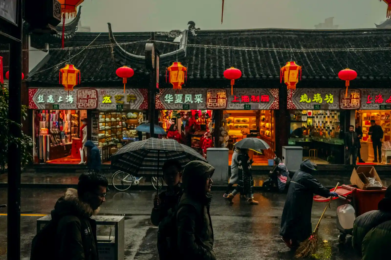 Ilustrasi: Suasana di sebuah kota di China. (Foto: Unsplash/Nuno Alberto)