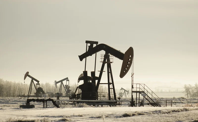 Ilustrasi harga minyak dunia. Foto: freepik.