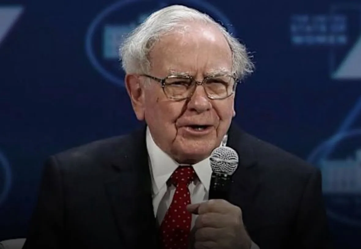 Pergantian CEO di Berkshire Hathaway memicu evaluasi investasi era Warren Buffett. Saham Kraft Heinz disebut berpotensi dilepas. Foto: IG @warrenbuffet.official
