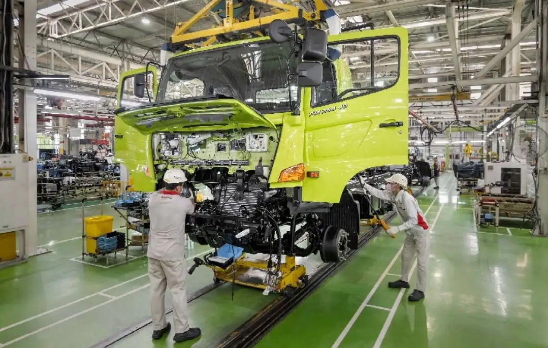 Cara Hino perkuat manufaktur lewat investasi. Ini dampaknya bagi industri otomotif nasional. Foto: dok. HMSI